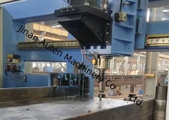 BT40 Model Ana Döner Yüksek Hızlı Kesinlikli CNC H Çubuklu Buhran Makinesi 5-30mm Değeri