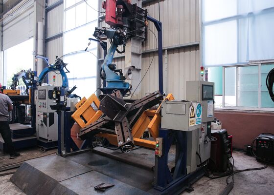 46m/Dakika Dönüş Hızı Kule Ayağı Kaynak Robotu 4500*3500*3000mm Genel Makine Boyutu