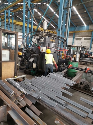 Geliştirilmiş Yüksek Hızlı CNC Ağır Köşeli Bıçaklama İşaretleme Kesme Makine hattı modeli JNC2020Q