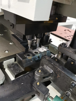 Yüksek hassasiyet ve güvenilirlik CNC çelik levha delme makinesi Servo motor besleme