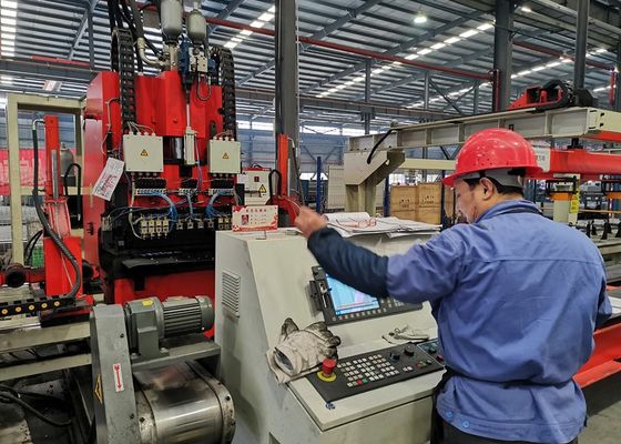 4000 - 8000mm Uzunluğunda Otomotiv Boyuna Kiriş Düz Plaka 1200KN Nominal Kuvvet CNC Zımbalama Üretim Hattı