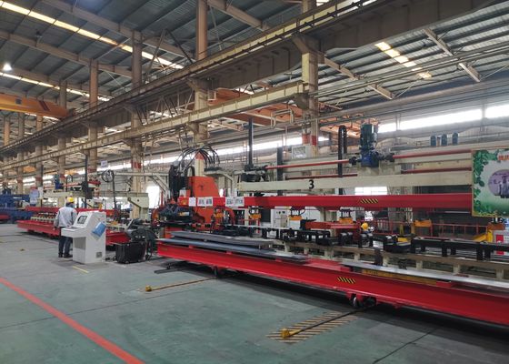 4000 - 8000mm Uzunluk Otomobil Uzunluk Çubuk düz levha 1200KN Adli Güç CNC Bıçaklama Üretim hattı Modeli FPCP120