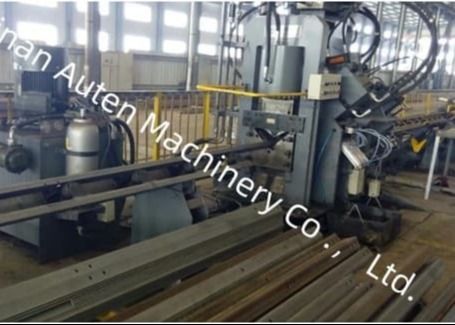 Özelleştirilebilir CNC alet öğütme makinesi