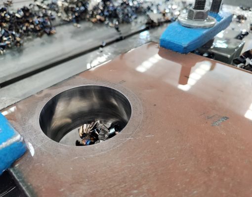 Yüksek Sertlik Yüksek Hızlı CNC Plaka Borulama Servo Kontrolü ile freze makinesi