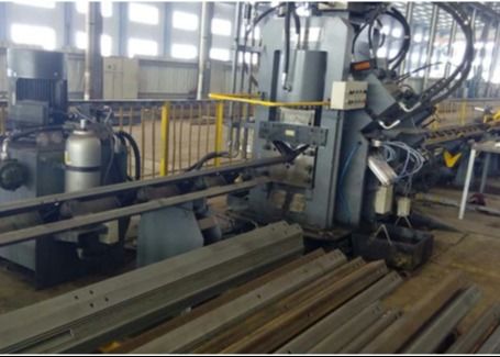 Φ26×12 Maks. Zımbalama CNC Köşe metal Zımbalama İşaretleme ve Kesme Hattı 3 CNC Ekseni