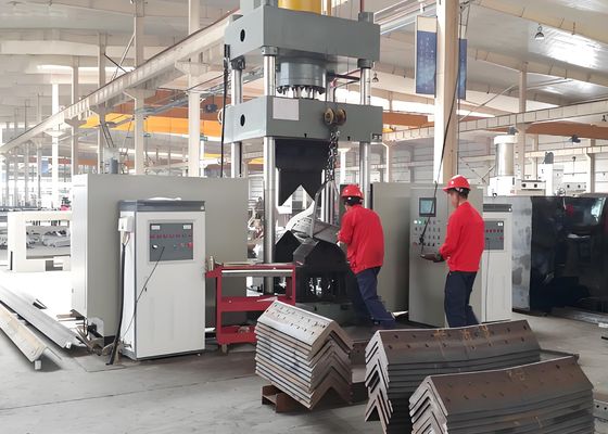 1600KN Oil Tank Pressure CNC Angle Plate Heating Bending Machine 2-16mm Bending Plate Thickness