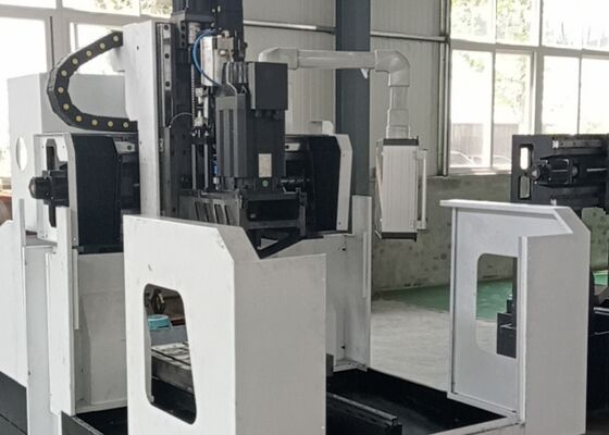 Endüstriyel Kullanım Gantry CNC Çip Taşıyıcılı Plaka Buharlama Ve Döşeme Makinesi