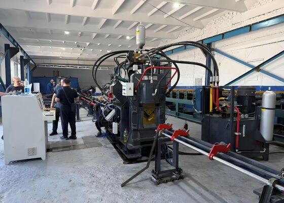 Ultra Yüksek Voltajlı İletişim Kulesi CNC Çakma Makinesi 630KN Çaplama Gücü