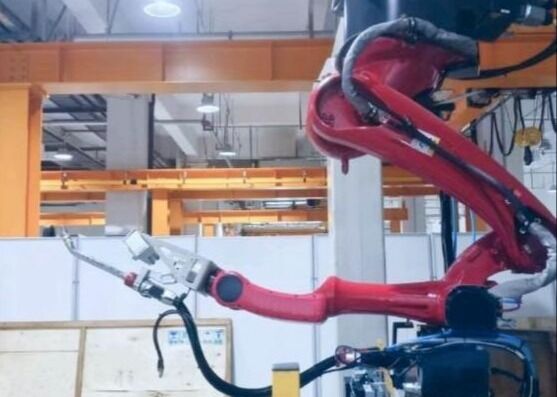 ±0.07mm Tekrarlanabilirlik Ters Ray Kaynak Robot Makinesi 180000 Lüks Işık Direnci