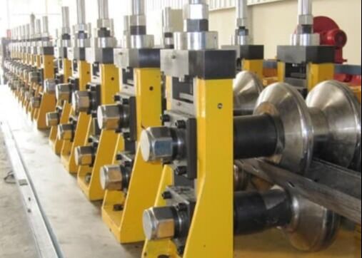 Çözme Tesviye Fonksiyonlu Sıcak Haddelenmiş Çelik Oluklu Rulo Şekillendirme Makinesi İçin Kullanılır