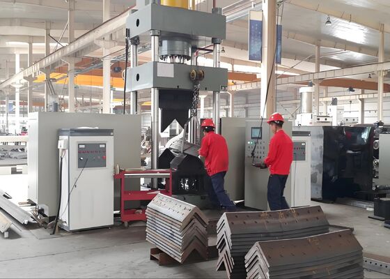 3150KN Yağ Tankı Basınçlı CNC Açılı Isıtma Bükme Makinesi Demir Kule Endüstrisinde Kullanılır