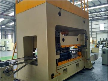 Yüksek Delme ve Ark Bükme Hassasiyeti ile Çarpışma Önleyici Kirişli Çelik Rulo Şekillendirme Makinesi